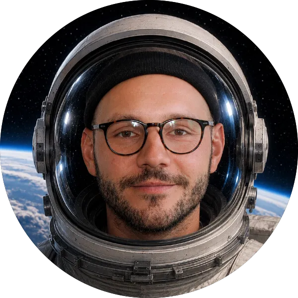 Moritz Kappler – Porträt als Astronaut mit Helm